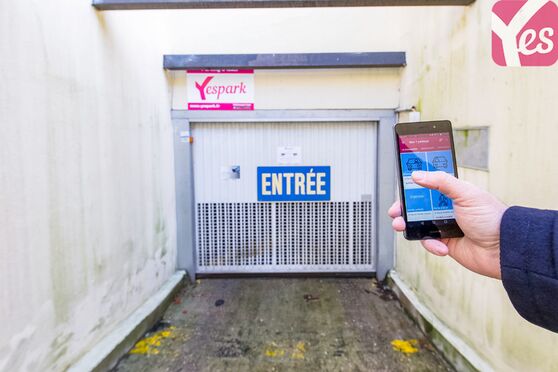 Vignette parking RER Dourdan - rue de Chartres