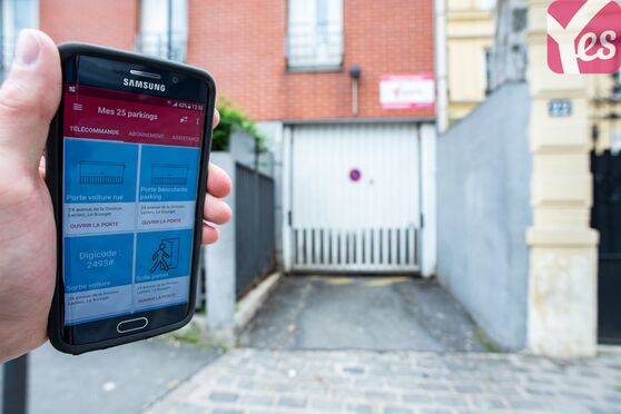 Vignette parking Gare - Zone d'activités du Commandant Rolland - Le Bourget