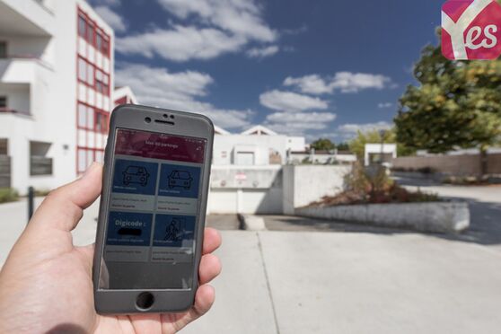 Vignette parking Tramway Château de Rezé place François Mitterrand - place Charlie Chaplin