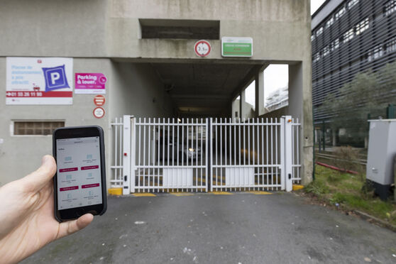 Vignette parking RER Saint-Quentin - rue Georges Stephenson - Montigny le Bretonneux