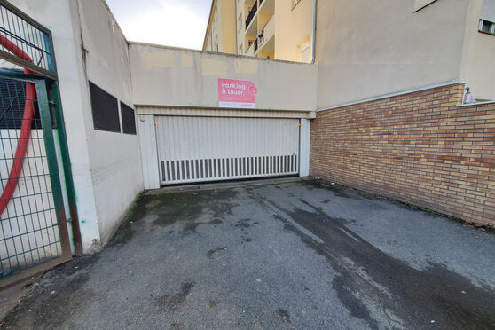 Vignette parking Médiathèque Chantemerle - 2 place Saint-Tuste - Corbeil Essonnes