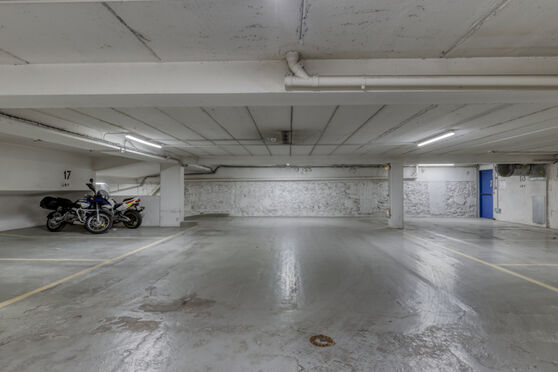 Vignette parking Métro Georges V - rue de Berri - Paris 8