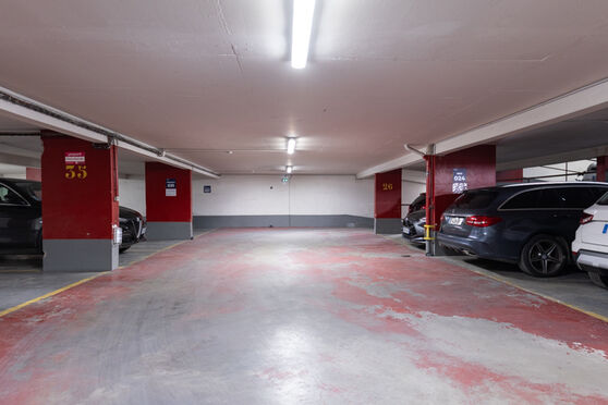 Vignette parking Métro Liège - rue Moncey - Paris 9