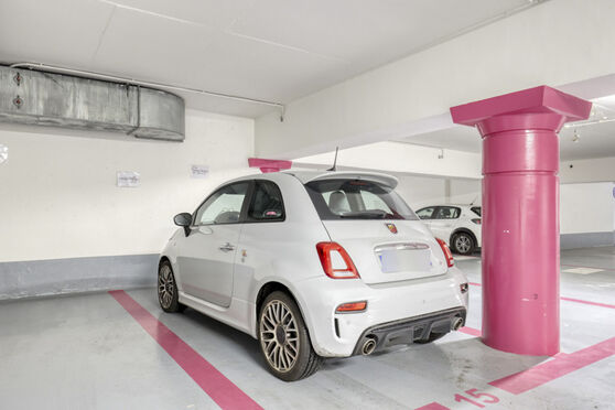 Vignette parking Métro Madeleine - rue Royale - Paris 8