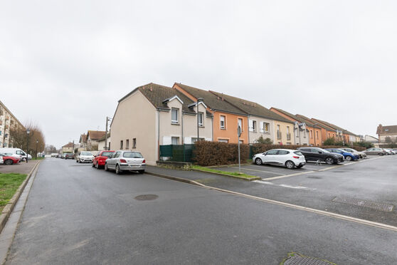 Vignette parking Gymnase Jean Allaseur - rue de la Solidarité - Montereau Fault Yonne