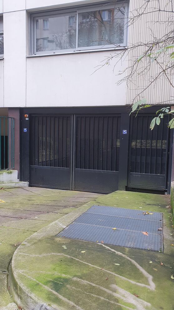 Vignette parking 10 rue Louis Blanc - Paris