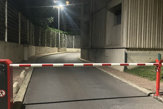 Vignette parking Métro Esplanade de la Défense - rue Arago - Puteaux