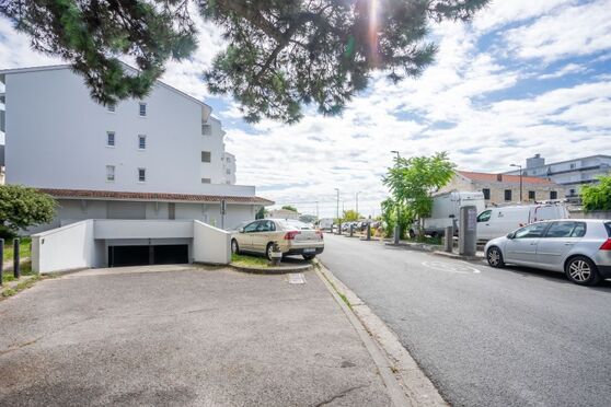 Vignette parking Square Saint Estèphe - la Médoquine - Bordeaux