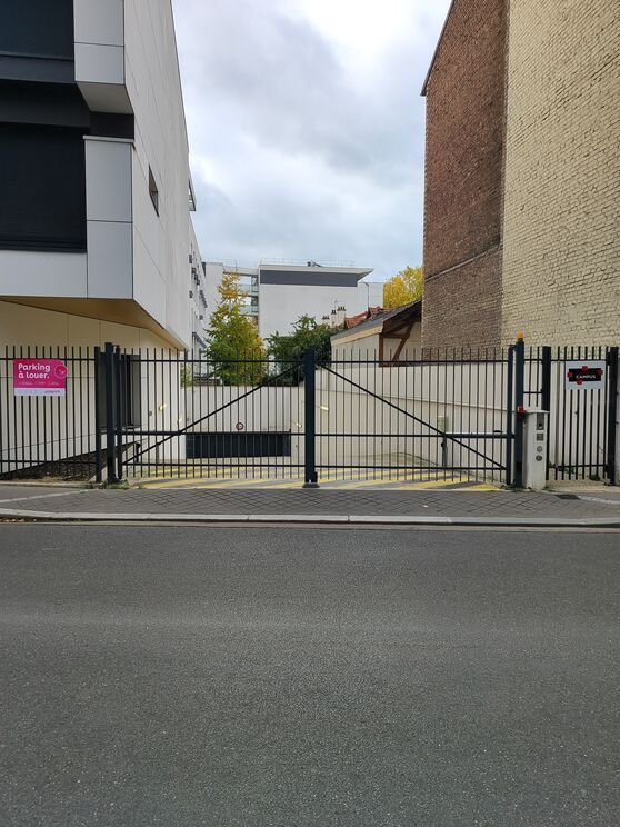 Vignette parking Tramway Jacqueline Auriol - rue de Mantes - Colombes