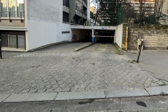 Vignette parking Square des Saint-Simoniens - 109 rue Pelleport - Paris 20