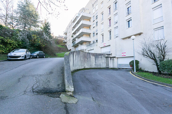 Vignette parking Lycée Eugène Ionesco - chemin des Montquartiers - Niveau Haut - Issy les Moulineaux