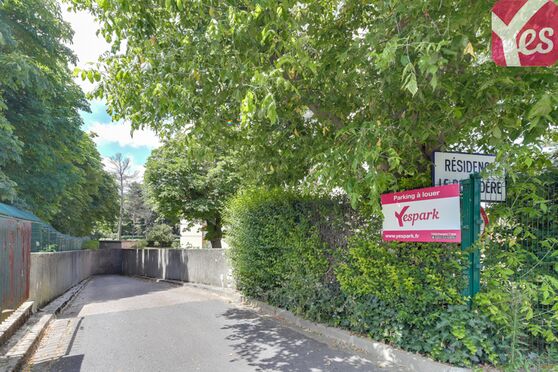 Vignette parking Place du 8 Mai 1945 - Villejuif