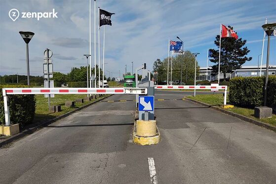 Vignette parking Paris - Aéroport Roissy CDG - Van der Valk Hotel