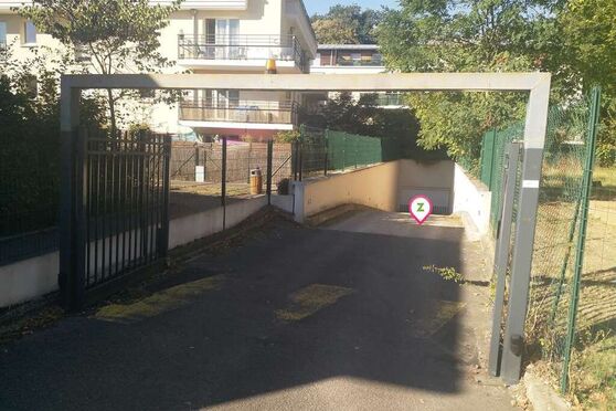 Vignette parking Garches - Hôpital Raymond-Poincaré - La Marche - Intérieur