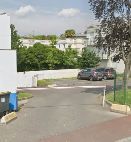 Vignette parking Vaucresson - Hôpital Raymond Poincarré - Lafayette Escadrille Memorial Cemetery