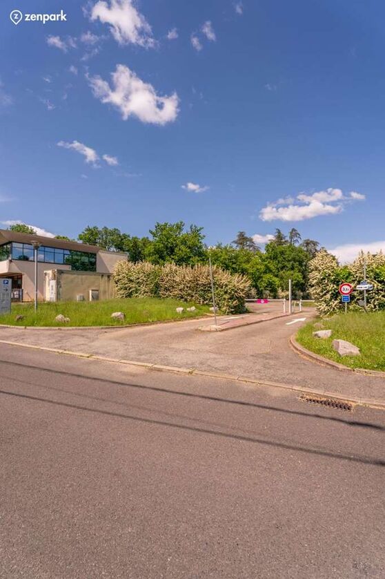 Vignette parking Écully - Bois de Serre - chemin du Petit Bois