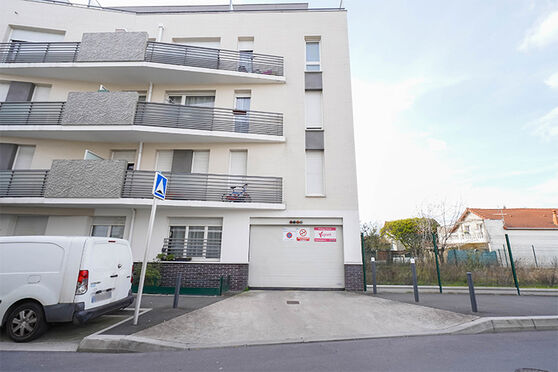 Vignette parking Tramway Auguste Delaune - rue Julie Victoire Daubié - Bobigny