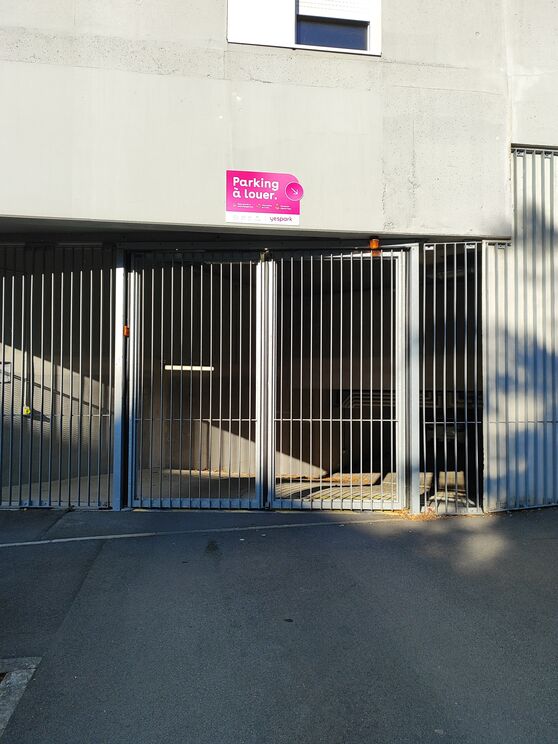 Vignette parking Cité Universitaire Casterneau - rue des Glénans - Nantes