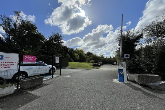 Vignette parking Hôpital Louis Pradel - HCL - avenue du Doyen Jean Lépine - Bron