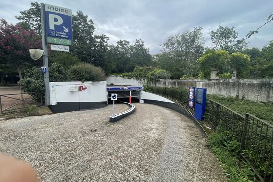 Vignette parking Jardin Eugénie-Malika Djendi - rue Leblanc - Paris 15