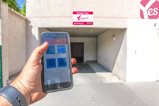 Vignette parking Métro Sans Souci - Lyon 8