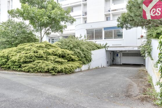 Vignette parking Aéroport de la Rochelle