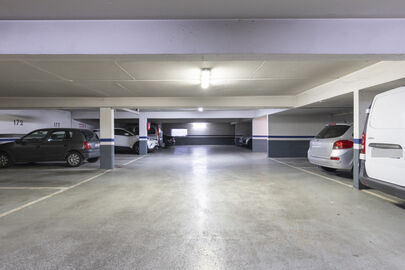 Parking Gare Versailles Montreuil - A rue de la Bonne aventure - Versailles