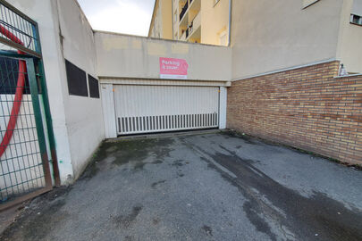 Parking Médiathèque Chantemerle - 2 place Saint-Tuste - Corbeil Essonnes