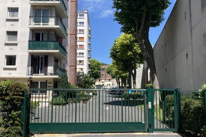 Parking Métro Robespierre - rue Etienne Marcel - Montreuil