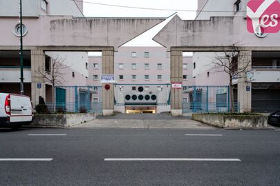 Parking Tramway Victor Basch - rue Gabriel Péri - Colombes