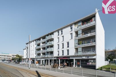 Parking Tramway La Morlette - avenue Roger Schwob - Cénon