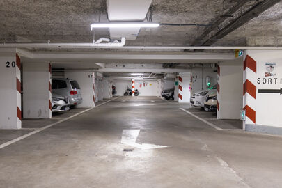 Parking Bercy Village - UGC Ciné Cité Bercy - Paris