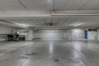 Parking Métro Georges V - rue de Berri - Paris 8