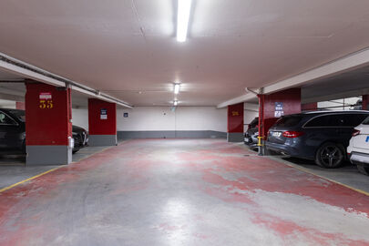 Parking Métro Liège - rue Moncey - Paris 9