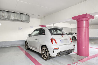 Parking Métro Madeleine - rue Royale - Paris 8