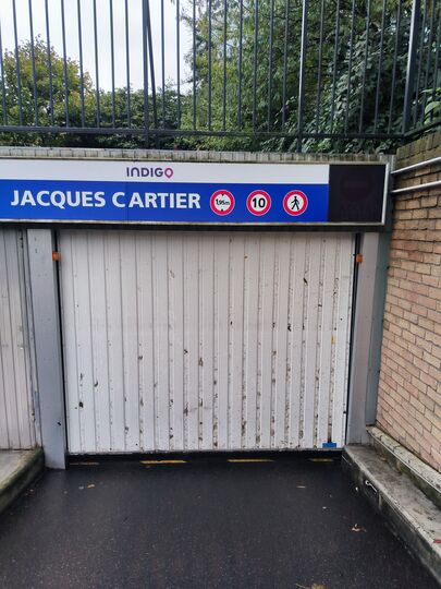 Parking Tramway Faubourg de l'Arche - rue Berthelot - Courbevoie