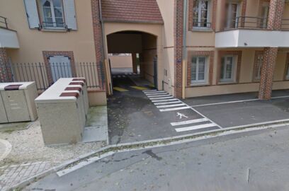 Parking Bibliothèque Saint Valerien - place de la Paix - Saint Valérien