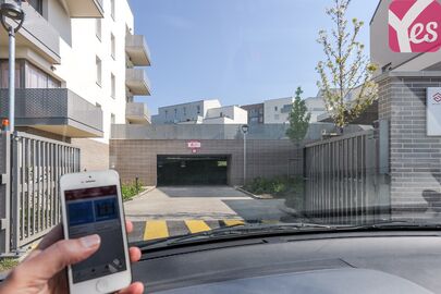 Parking Rue Molière proche Auchan - Les Mureaux