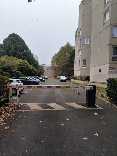 Parking Métro Pierre Curie - place Danton - Ivry sur Seine