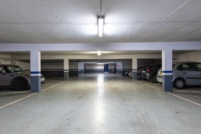 Parking Gare de Montreuil - rue Antoine Richard - Versailles