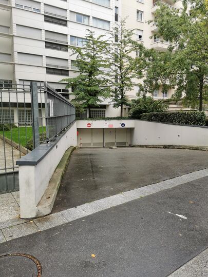 Vignette parking 13 rue des Frères Lumière - Clichy