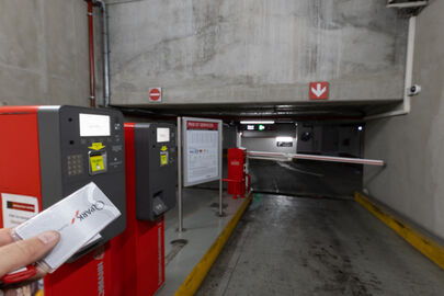 Parking Métro Pont Cardinet - rue Mstislav Rostropovitch - Paris 17