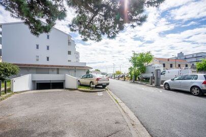 Vignette parking Square Saint Estèphe - la Médoquine - Bordeaux