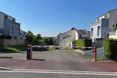 Parking 8 rue de la Tour, Montesson - Barrière rouge