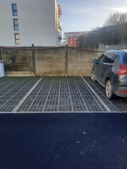 Parking 7 avenue de la République - Combs la Ville