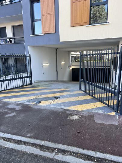 Parking Le jardin - 9 rue de la Faisanderie - Verneuil sur Seine