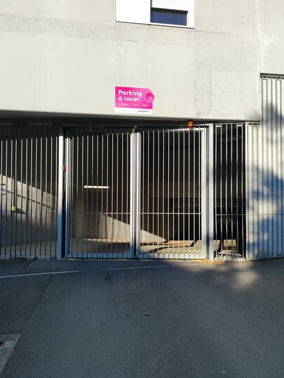 Vignette parking Cité Universitaire Casterneau - rue des Glénans - Nantes