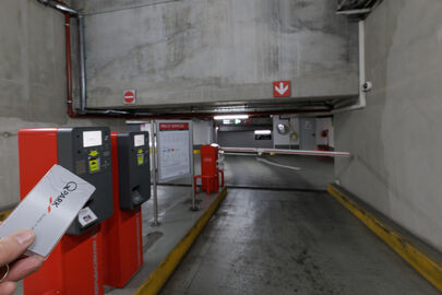 Parking Truffaut - place Françoise Dorin - Paris 17