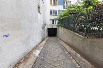 Parking 6 rue des Portes Blanches - place 190