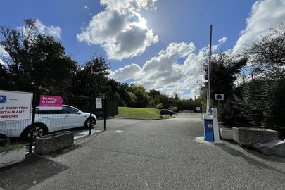 Parking Hôpital Louis Pradel - HCL - avenue du Doyen Jean Lépine - Bron